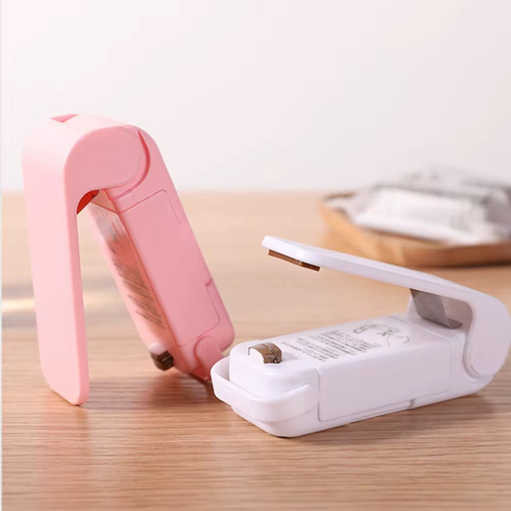 Magnetic Mini Sealing Machine, Mini Bag Sealer, Portable Handheld Vacuum Food Sealer Bag, Chip Bag Sealer Heat Sealer Tool for Plastic Bag Snack Bag Food Storage