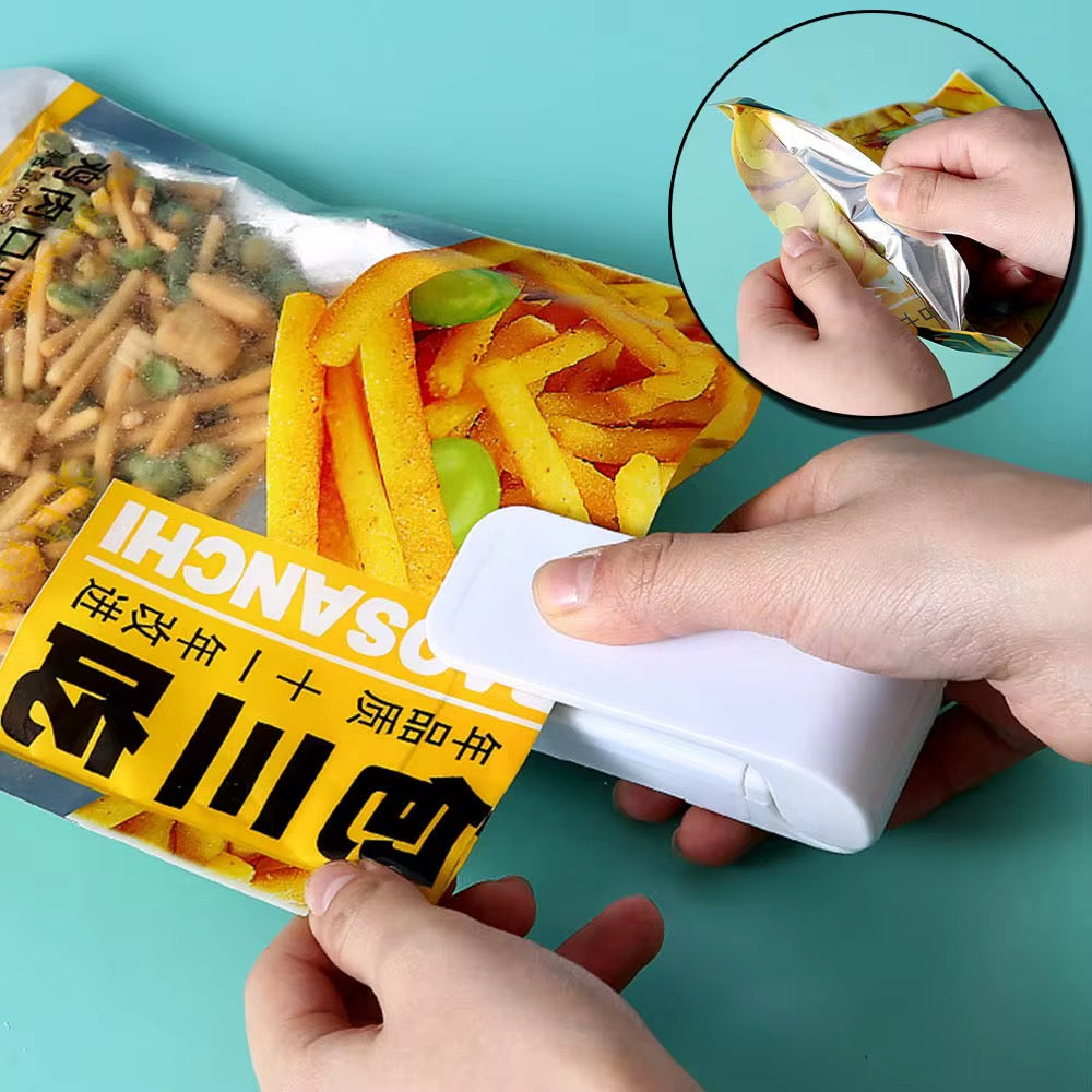 Magnetic Mini Sealing Machine, Mini Bag Sealer, Portable Handheld Vacuum Food Sealer Bag, Chip Bag Sealer Heat Sealer Tool for Plastic Bag Snack Bag Food Storage