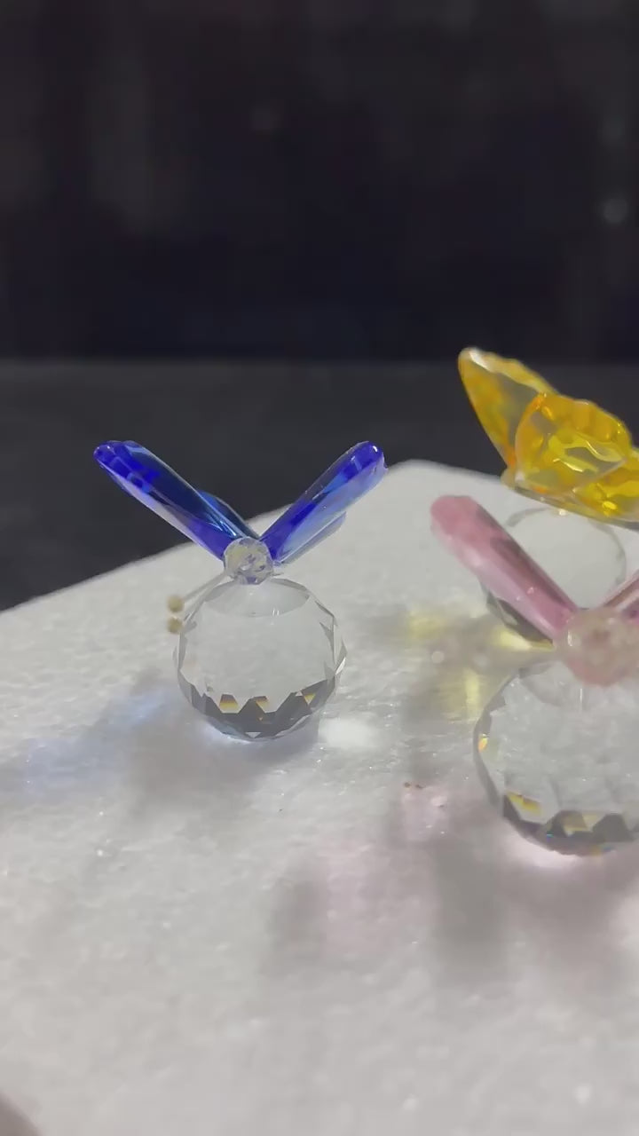 Crystal Flying Butterfly with Crystal Ball Base Figurine Collection Cut Glass Ornament Statue Animal Collectible Multiple Office Home Holiday Decoration Gift for Women